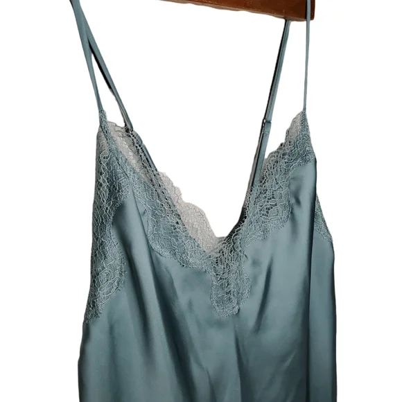 VICTORIA'S SECRET Lace Trimmed Tie Back Silky Night Top - Picture 2 of 5